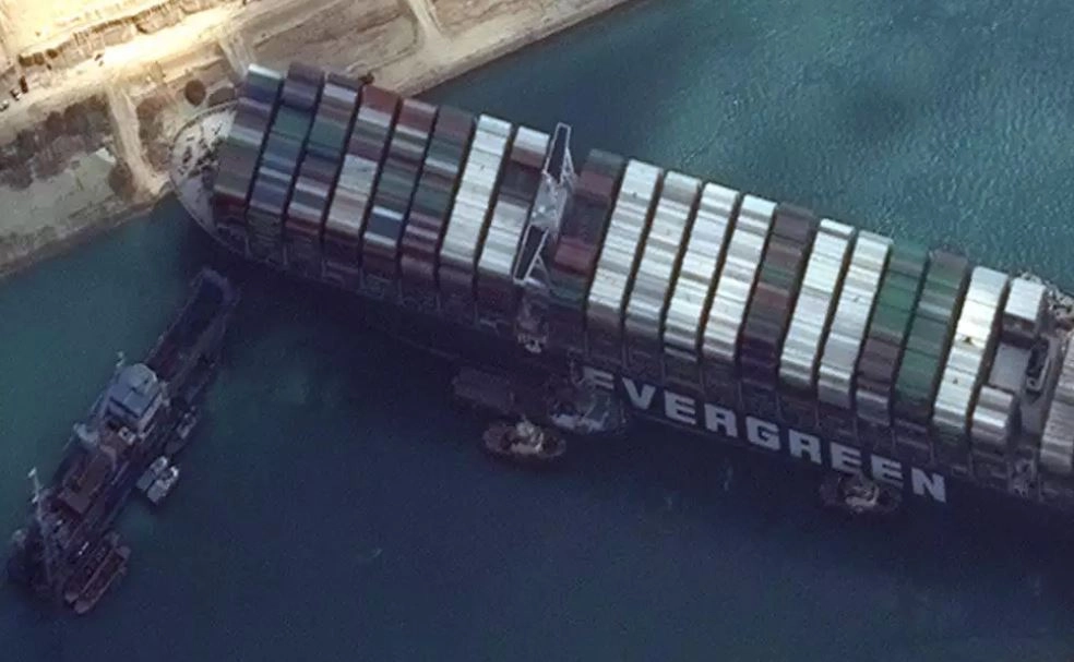 जिस ‘स्वेज नहर’ में जहाज फंसा था, वहां 4 साल से अकेला फंसा है ये ‘शख्स’ - Suez Canal, Egypt, Suez Canal Blockage