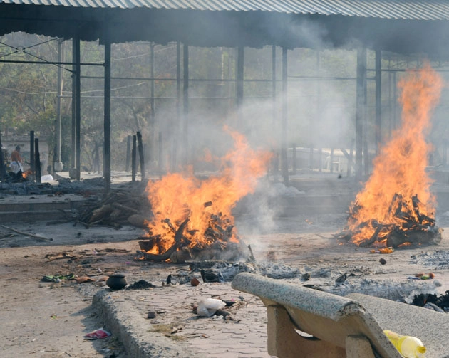 Cremation ghat | दाह-संस्कार घाटों और कब्रिस्तान पर लगाई ड्यूटी, शिक्षक नाराज