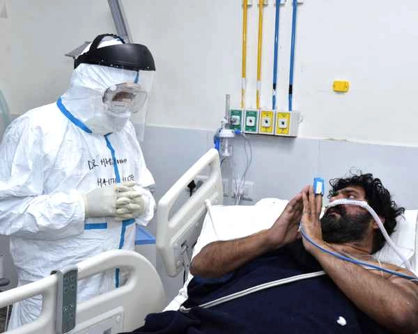 बड़ी खबर, भारत में 9 लाख से ज्यादा मरीज Oxygen पर, 1.7 लाख वेंटिलेटर पर - over 9 lakh patients across the country on oxygen support says harsh vardhan