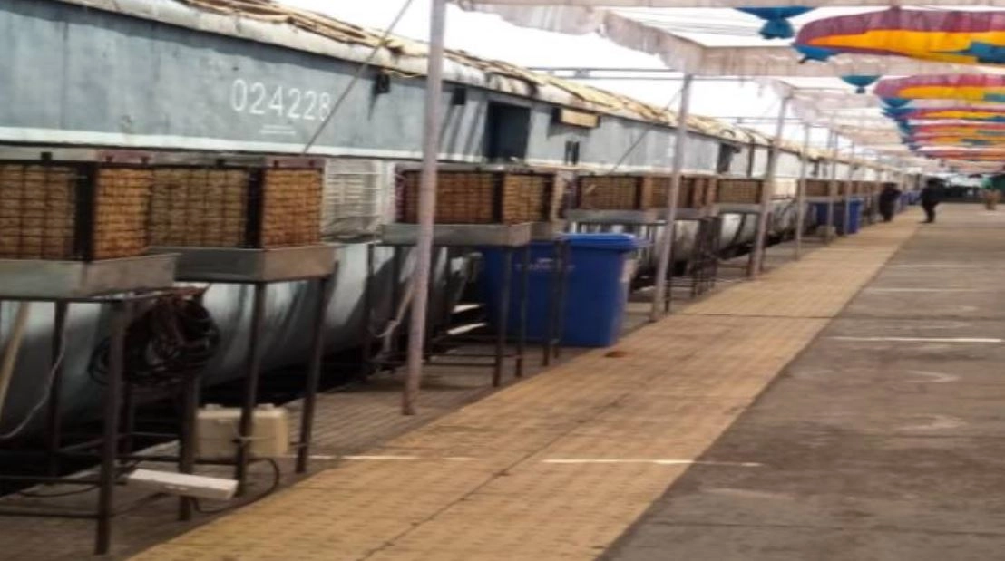 महाराष्ट्र : कोविड 19 कोचों को ठंडा रखने के लिए रेलवे ने निकाला देशी तरीका