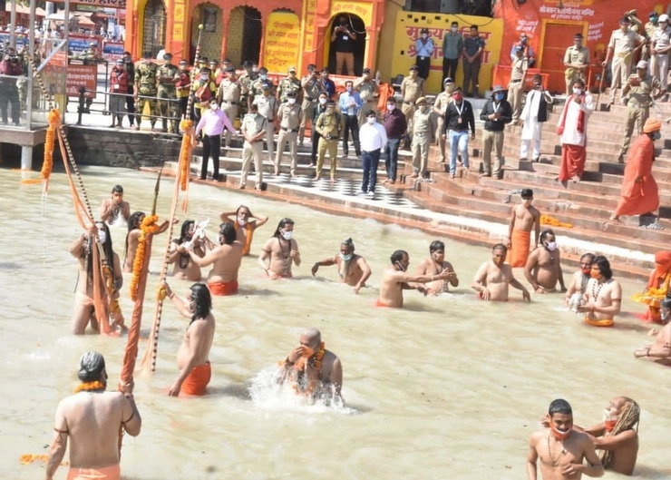 Haridwar Mahakumbh | कोरोना के बढ़ते संक्रमण के बची महाकुंभ का अंतिम शाही स्नान आयोजित