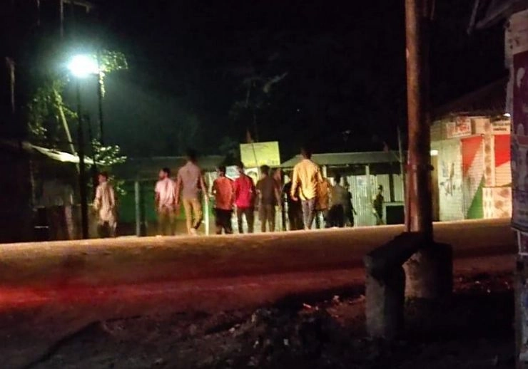 West Bengal Violence : बंगाल में चुनाव नतीजों के बाद जगह-जगह हिंसा में कई लोगों की मौत, केंद्रीय गृह मंत्रालय ने मांगी रिपोर्ट - kolkata after election results in bengal governor summoned dgp on violence and mamata appealed for peace