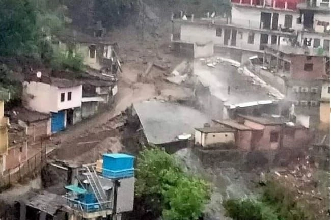देवप्रयाग में बादल फटने से मची तबाही, भारी नुकसान की खबर - Cloudburst in Uttarakhands Devprayag, Several Properties Damaged; SDRF Teams on Way to Spot