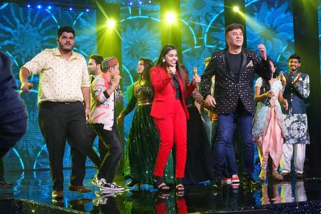 Indian Idol 12 : शन्मुख प्रिया और आशीष कुलकर्णी की तारीफ में अनु मलिक ने कही यह बात - indian idol 12 i was in search of an inspirational performance found it in it in shanmukha priya and aashish kulkarni says anu malik