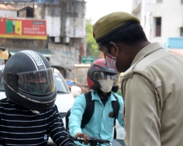 UP : हाथ-पैर में ठोकी कील, उत्तर प्रदेश पुलिस की बर्बरता - The Victim youth's mother accused the police