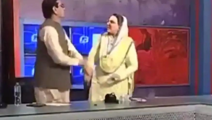पाकिस्तानी चैनल के लाइव में ‘फाइट’, गाली-गलौच… महिला पैनलिस्ट को मारा थप्पड़