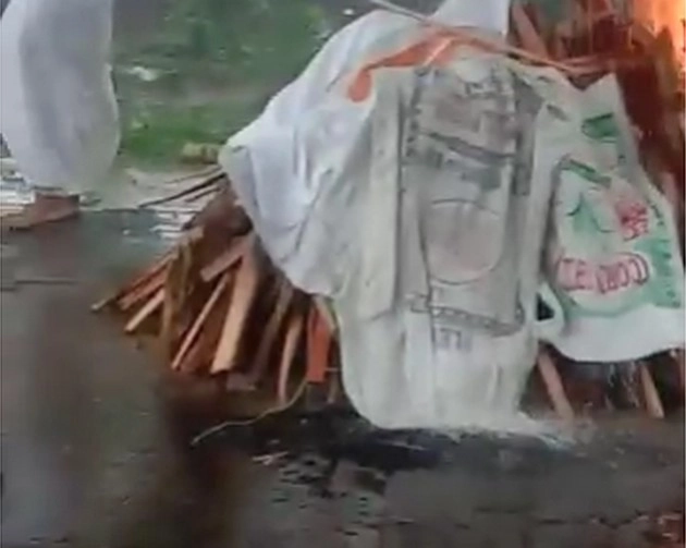 मेरठ में आफत की बारिश, अंतिम संस्कार में भी बनी बाधा