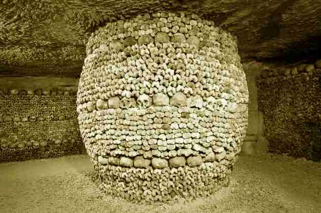 फ्रेंच कैटाकॉम्ब, जहां हैं 60 लाख डेड बॉडीज को देखने आते हैं हजारों लोग - French Catacombs