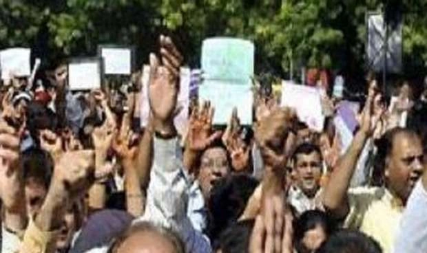 उत्तरप्रदेश में शिक्षकों का प्रदर्शन, किया शिक्षामंत्री के घर का घेराव | teachers protest