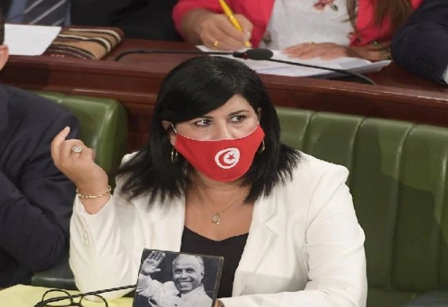 महिला सांसद को MP ने मारे थप्पड़, वीडि‍यो वायरल - Tunisia, Parliament, Debate, MP, Sahbi Samara