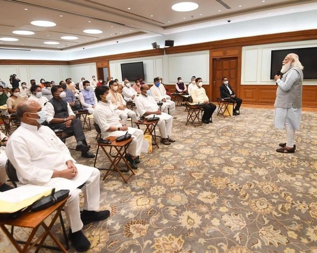 नए मंत्रियों की लिस्ट हुई जारी, 40 से अधिक नेताओं ने की PM मोदी से मुलाकात