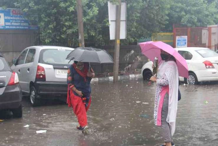 मानसून पहुंचा दिल्ली, सोशल मीडिया पर आई मीम्स की बाढ़ | Monsoon
