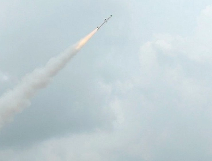 DRDO ने किया नई जनरेशन की Akash Missile का सफल परीक्षण, पलक झपकते ही दुश्मनों के ठिकाने हो जाएंगे तबाह, देखें वीडियो - New Generation Akash Missile, a Surface to Air Missile, Was Successfully Flight
