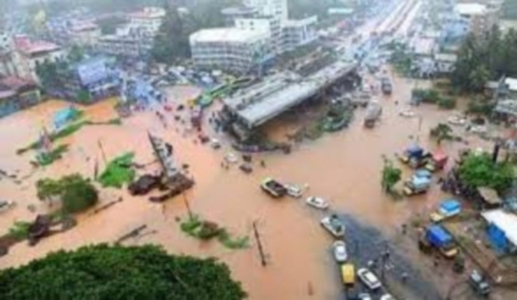 कर्नाटक में बाढ़ से गंभीर हालात, बीते 2 दिनों में 10 की मौत, CM येदियुरप्पा ने कहा- राहत राशि के लिए केंद्र को लिखेंगे पत्र - floods in Karnataka