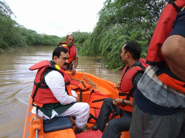 ग्वालियर-चंबल संभाग के 7 जिले बाढ़ में डूबे,दतिया में गृहमंत्री नरोत्तम मिश्रा प्रभावित इलाकों में पहुंचे - Flood in Gwalior-Chambal division of Madhya Pradesh