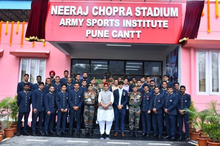 पुणे में रक्षा मंत्री राजनाथ सिंह ने किया नीरज चोपड़ा के नाम पर स्टेडियम का उद्घाटन