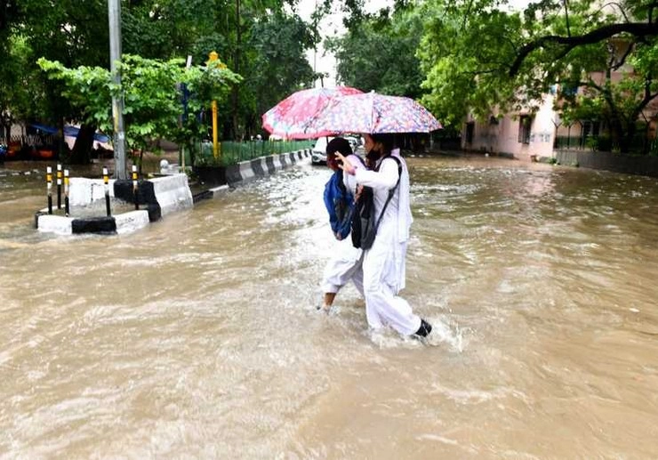 Weather Updates : दिल्ली-NCR में मुसीबत की बारिश, निचले इलाकों में भरा पानी, जानिए कैसा रहेगा देश के दूसरे राज्यों का हाल