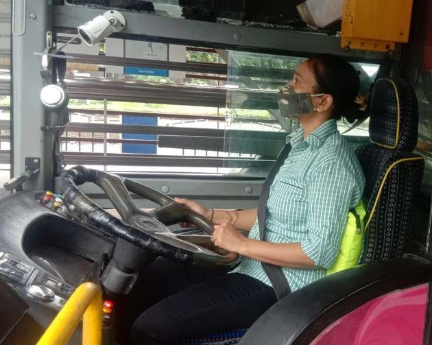 इंदौर में बना एक और रिकॉर्ड, महिला ड्राइवर ने चलाई AICTSL की बस