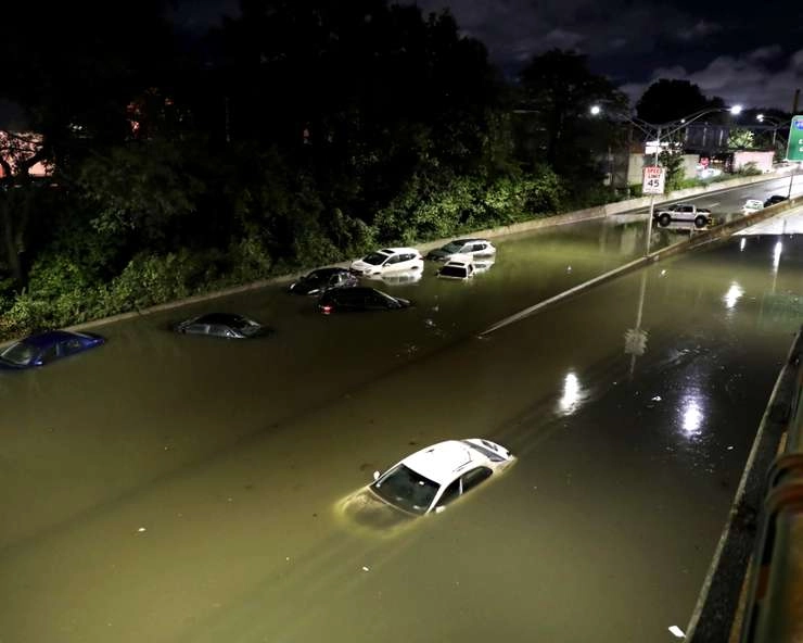 न्यूयॉर्क में भारी बारिश से तबाही, पानी में डूबे वाहन, 41 की मौत - Heavy rain in Newyork due to IDA