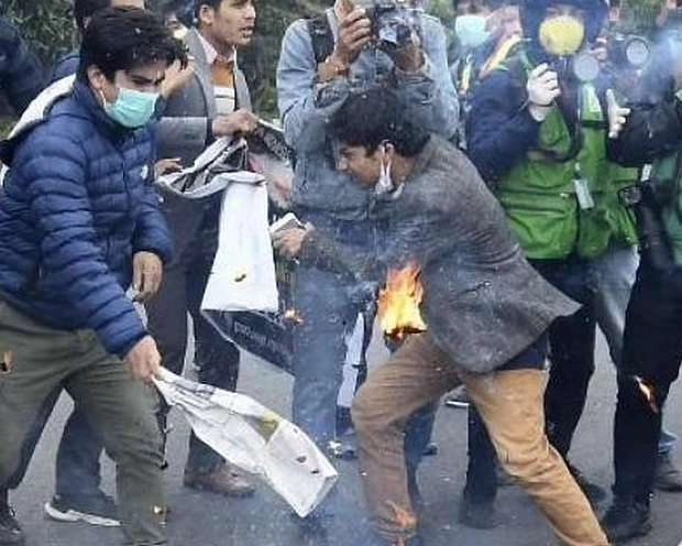PM मोदी के खिलाफ प्रदर्शन करने वालों को नेपाल की चेतावनी, पुतला जलाया तो होगी कार्रवाई | Narendra Modi