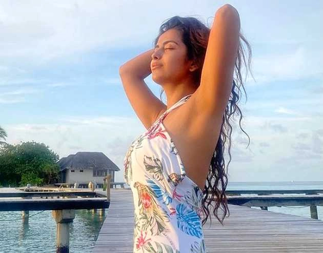 Balika Vadhu फेम Avika Gor ने अपने Hot Videos से इंटरनेट पर मचाया तहलका, Maldives में एंजॉय कर रहीं वेकेशन - balika vadhu fame actress avika gor enjoying in maldives hot videos goes viral