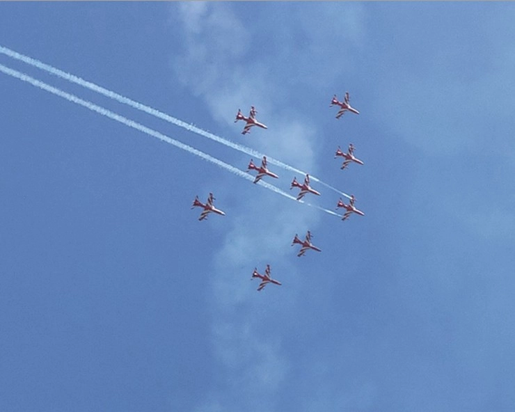 14 साल के बाद श्रीनगर में एयर शो का आयोजन, डल झील पर लड़ाकू विमानों ने दिखाए हैरतअंगेज करतब