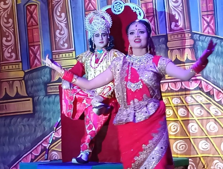 उत्‍तराखंड : पौड़ी में 125 सालों से हो रहा रामलीला का आयोजन, महिलाएं करती हैं सारे अभिनय - Ramlila is being organized in Pauri, Uttarakhand for 125 years
