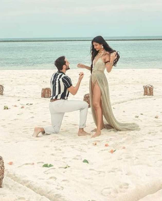 अनन्या पांडे की कजिन अलाना ने बॉयफ्रेंड संग की सगाई, शेयर की खूबसूरत तस्वीरें - ananya panday cousin sister alanna got engaged with her boyfriend