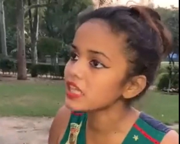 कचोरी के साथ नहीं दिया प्याज, नाराज लड़की ने मचाया बवाल, वीडियो वायरल - girl slaps kachodi seller on the issue of onion, video viral