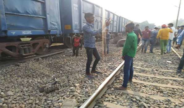 जौनपुर में बड़ा हादसा, मालगाड़ी की 21 बोगियां पलटीं, कई ट्रेनें फंसीं