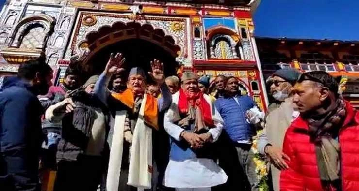 बद्रीनाथ धाम पहुंचे रावत और आर्य, तीर्थ पुरोहितों को दिया देवस्थानम बोर्ड भंग करने का आश्वासन - Harish Rawat and Yashpal Arya reached Badrinath Dham