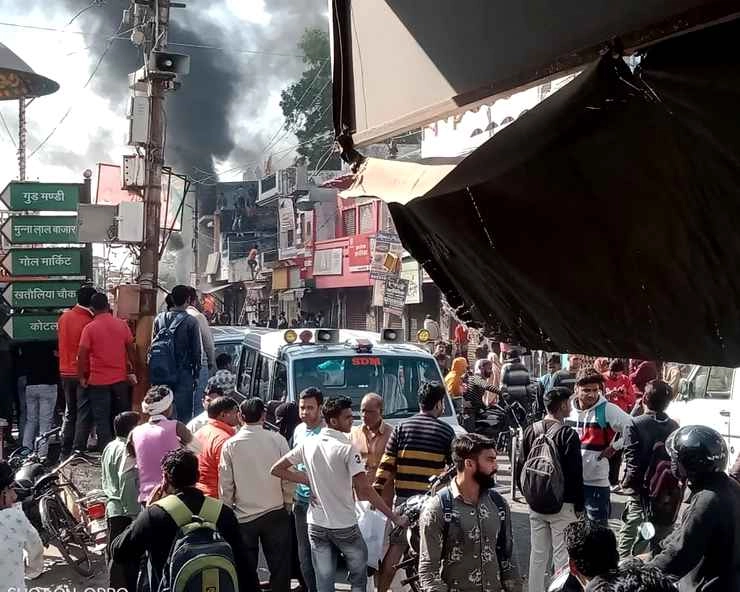 मेरठ के मवाना में भीषण आग, 3 व्यक्ति जिंदा जले - Massive fire in Meerut, 3 people burnt alive
