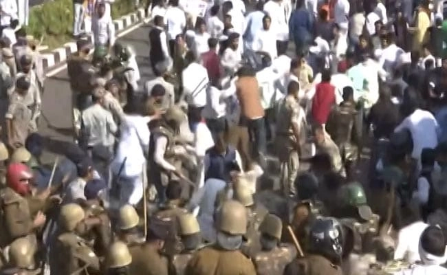 भोपाल में NSUI कार्यकर्ताओं पर पुलिस का लाठीचार्ज, सीएम हाउस घेराव का था एलान, कई घायल - Police lathi charge on NSUI workers in Bhopal