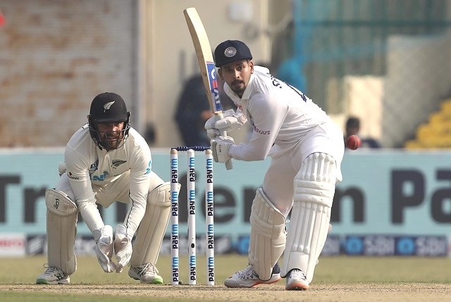 डेब्यू टेस्ट में शतक लगाने वाले श्रेयस अय्यर बने 16वें भारतीय बल्लेबाज, पढ़िए लिस्ट