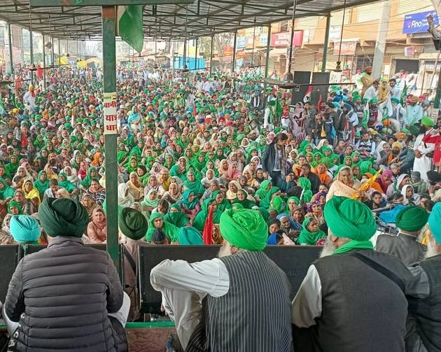 गाजीपुर में उमड़ी किसानों की भीड़, ट्रैक्टर पर लदा सामान बता रहा है आगे की प्लानिंग... - farmers protest on Gazipur border