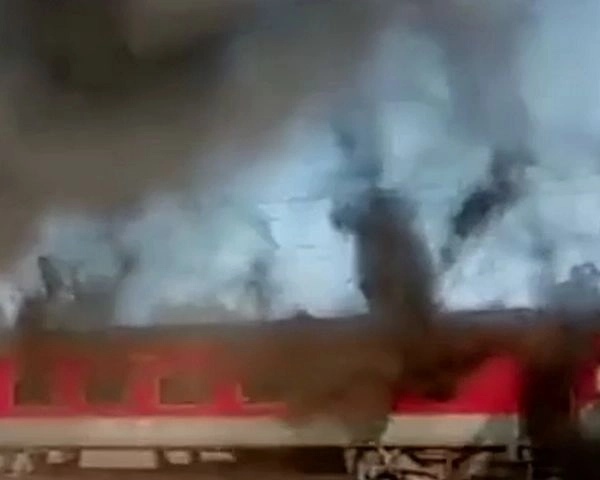 धू-धू करके जल उठीं उधमपुर-दुर्ग एक्सप्रेस की बोगियां, चलती ट्रेन में लगी थी आग