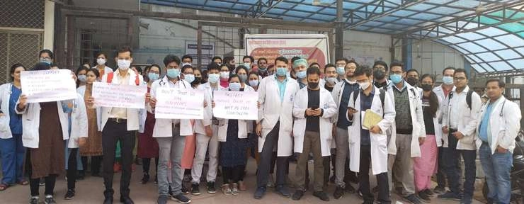 जीएसवीएम मेडिकल कॉलेज के जूनियर डॉक्टर गए हड़ताल पर, मनाने की कोशिशें जारी