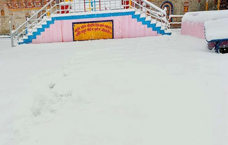 उत्तराखंड के उच्च हिमालयी क्षेत्रों में बर्फबारी के बाद बढ़ी पहाड़ों की सुन्दरता - beauty of the mountains increased after snowfall in the high Himalayan regions of Uttarakhand