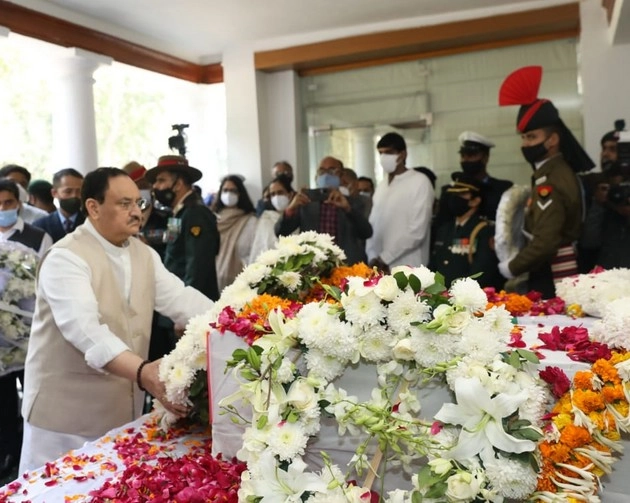 CDS रावत को देश का सलाम, अंतिम दर्शन के लिए उमड़े 'दिग्गज' - Union Home Minister Amit Shah pays last tribute
