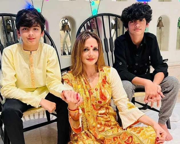 बच्चों के साथ नए घर में शिफ्ट हुईं रितिक रोशन की एक्स वाइफ सुजैन खान - hrithik roshans ex wife sussanne khan shifted new house with children
