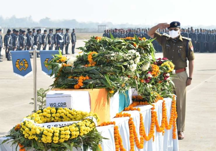 पंचतत्व में विलीन हुए विंग कमांडर पृथ्वीसिंह, अंतिम विदाई के लिए उमड़ा आगरा - martyr wing commander prithvi singh chauhan cremated with full military state honours in agra