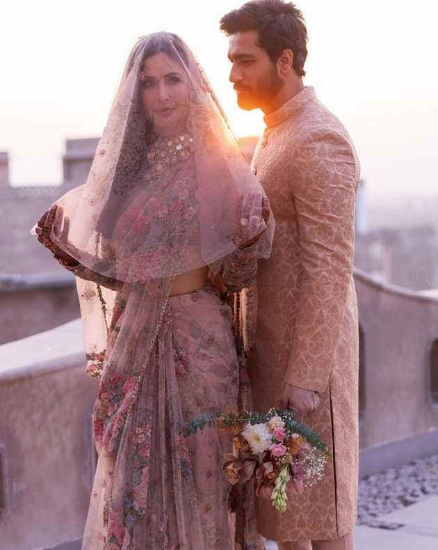 मां के कल्चर को शादी में शामिल करने के लिए कैटरीना कैफ ने पहनी यह खास साड़ी, 40 कारीगरों ने इतने घंटे में की तैयार - katrina kaif wore christian wedding inspired saree in pre wedding