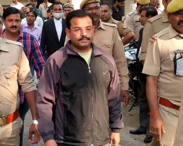 Lakhimpur Kheri Case : लखीमपुर हिंसा के मुख्य आरोपी आशीष मिश्रा ने किया सरेंडर, सुप्रीम कोर्ट ने रद्द की थी जमानत - Union Minister Ajay Mishra's son surrenders in court