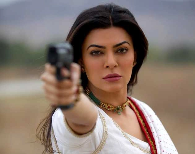 सुष्मिता सेन ने पूरी की 'आर्या 3' की शूटिंग, निर्देशक राम माधवानी के साथ किया डांस | sushmita sen wraps up web series aarya 3 shooting