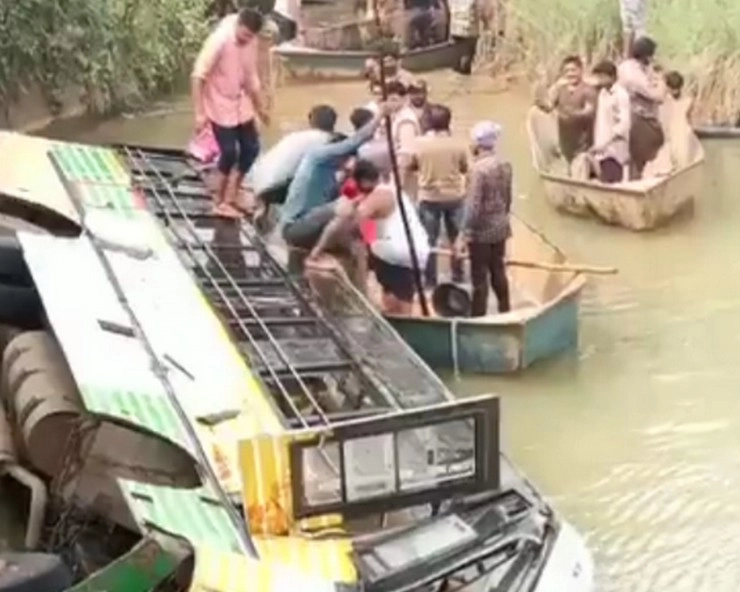 Video : आंध्रप्रदेश में बड़ा हादसा, नाले में गिरी बस, 9 लोगों की मौत, 22 गंभीर घायल - Bus falls into drain in Andhra Pradesh, 9 dead