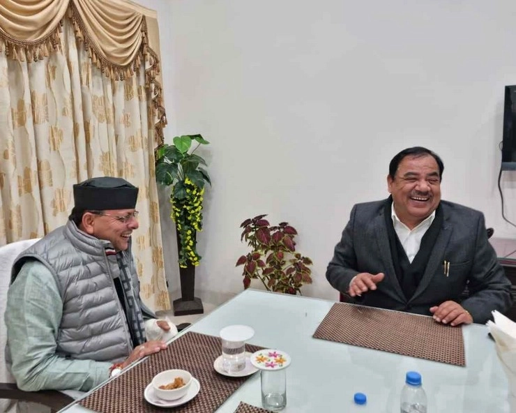 मंत्री हरक ने CM धामी को बताया अपना छोटा भाई, साथ किया रात्रि भोजन - Cabinet Minister Dr. Harak Singh Rawat met Chief Minister Pushkar Singh Dhami