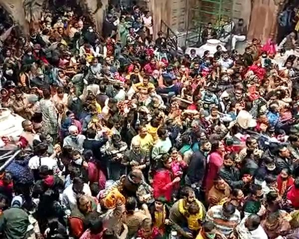 जन्माष्टमी पर मथुरा में बड़ा हादसा, मंगला आरती के दौरान मची भगदड़, 2 श्रद्धालुओं की मौत - stampede in Mangla Arti at Banke Bihari in Mathura