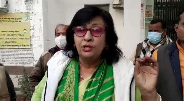 UP : महिला MLA ने लगाया ब्राह्मण विरोधी होने का आरोप, जनेऊ दिखाने लगे BJP सांसद - Woman MLA accused of being anti-Brahmin