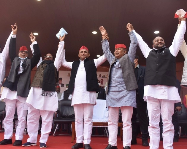 यूपी में दल-बदल की सियासत, 15 विपक्षी विधायकों को भाजपा पर भरोसा, 3 मंत्रियों को रास आई सपा - UP election : 15 opposition mla joins BJP, 3 ministers entered in SP