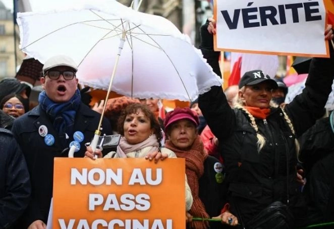 फ्रांस में वैक्‍सीन के खि‍लाफ सड़कों पर हजारों लोग, कहा, Say No to Vaccine, आखि‍र क्‍या है वजह? - Protest in France, Corona, Corona Positive, COVID-19, Corona